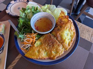 Bánh xèo tôm thịt
